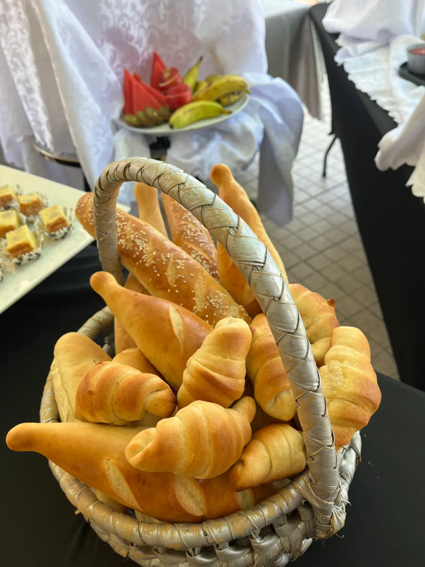 Bread and pastry basket